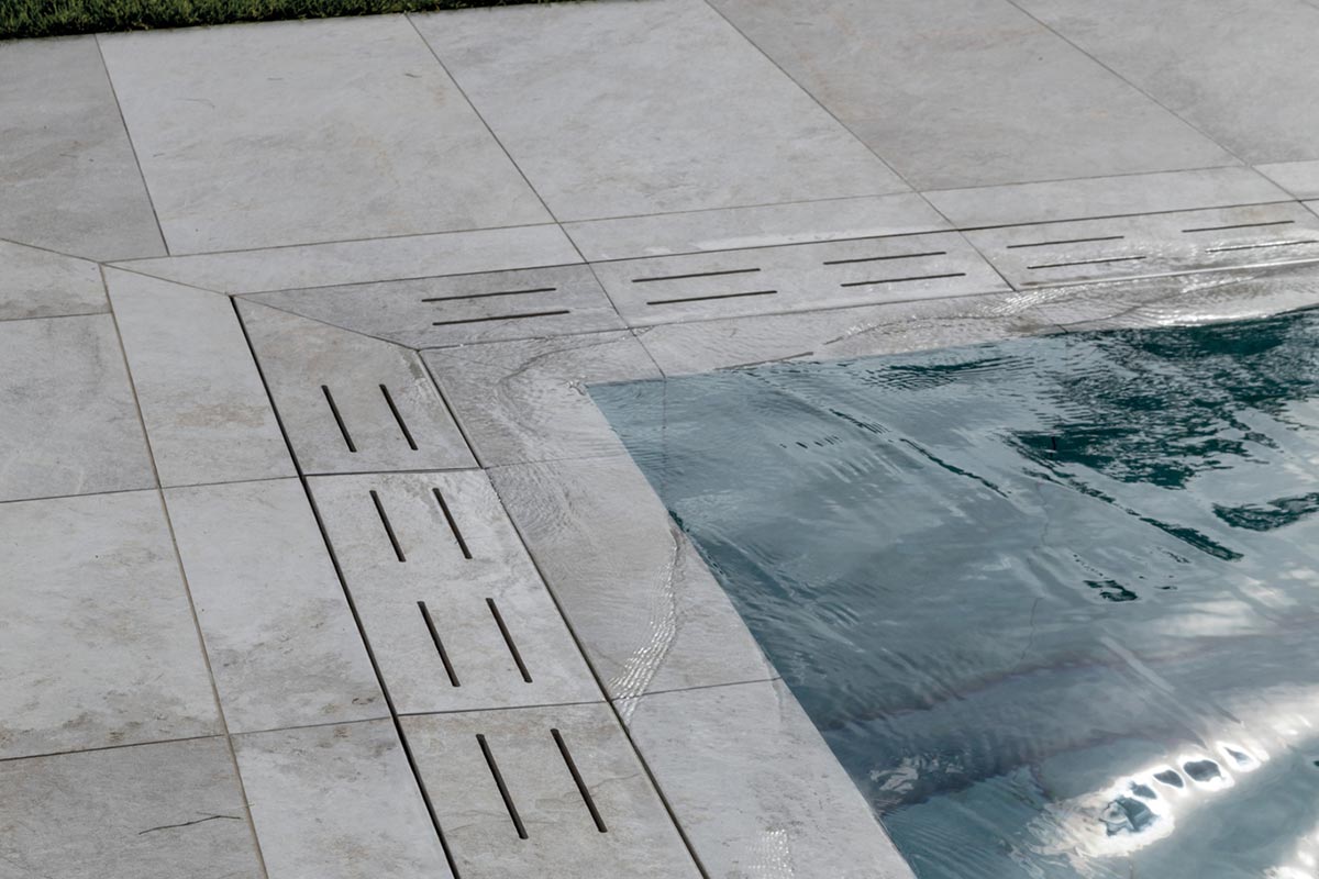 Outdoor Pool Bodenfliesen vom Fliesenhändler in München 